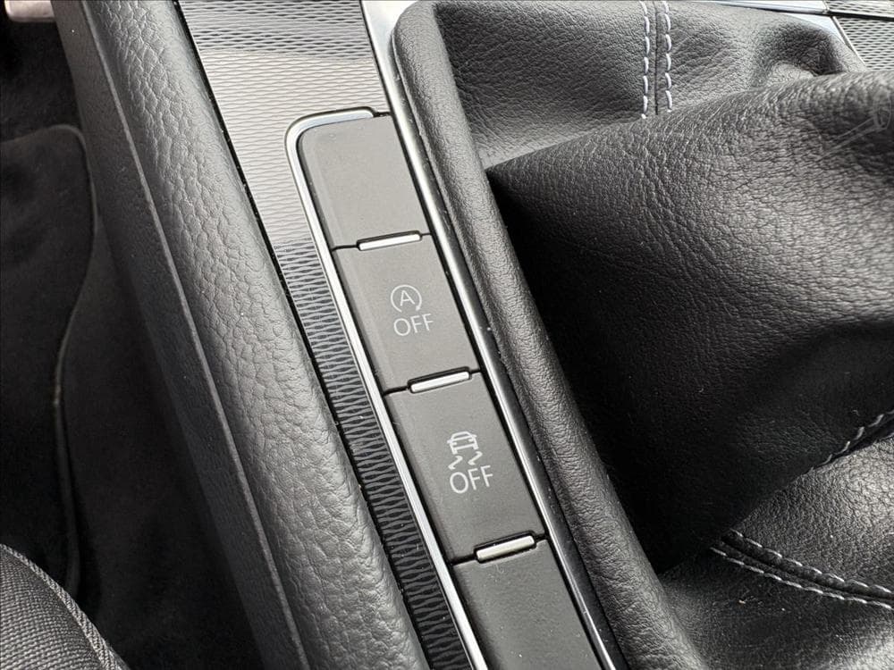 2013 Volkswagen Golf - 12