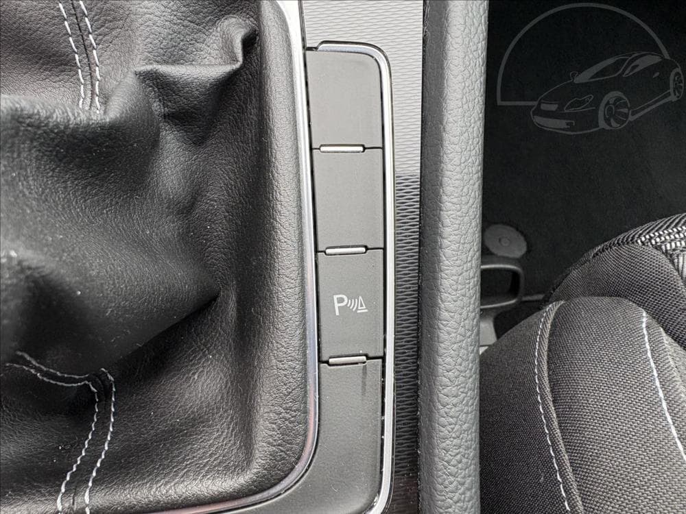 2013 Volkswagen Golf - 13