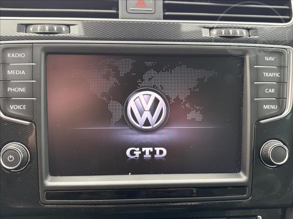 2013 Volkswagen Golf - 15