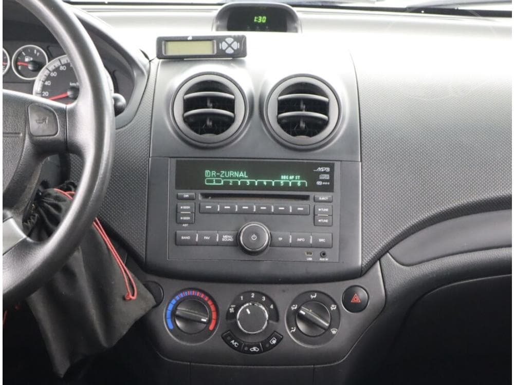 2010 Chevrolet AVEO - 12