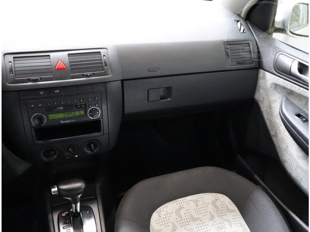 2002 Škoda FABIA - 8