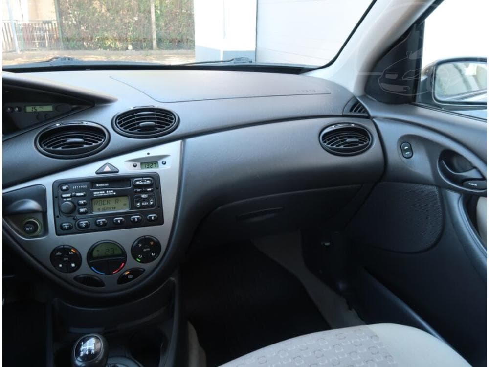 2003 Ford FOCUS - 8