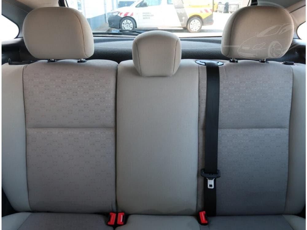 2003 Ford FOCUS - 10