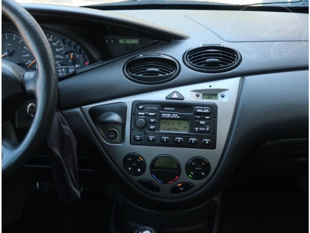 2003 Ford FOCUS - 12