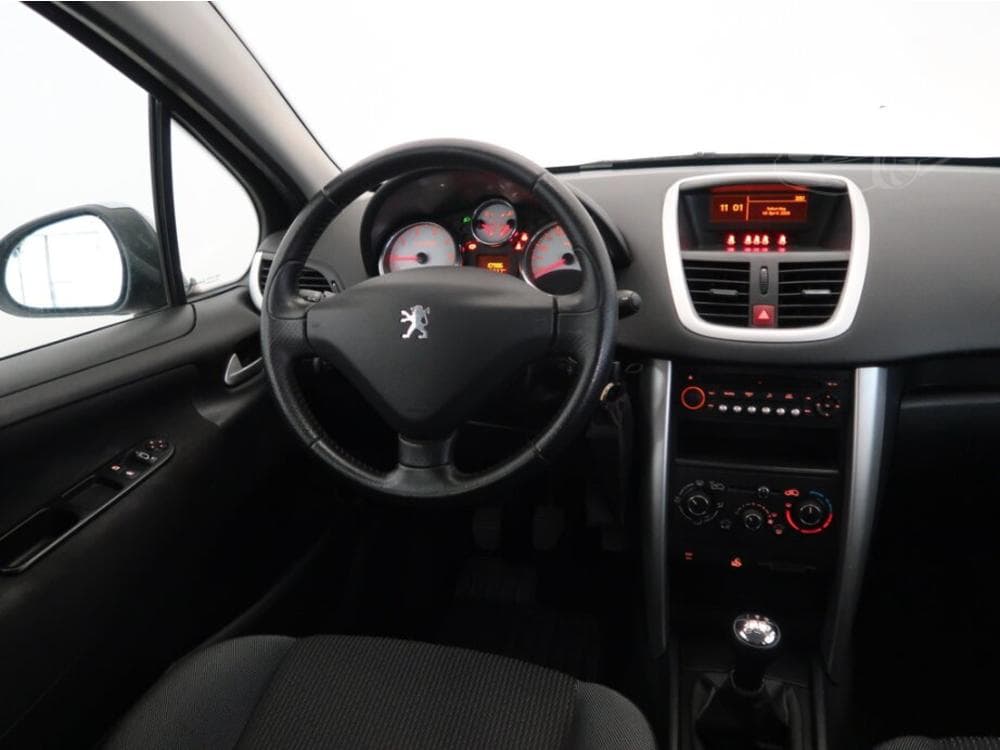 2012 Peugeot 207 - 13