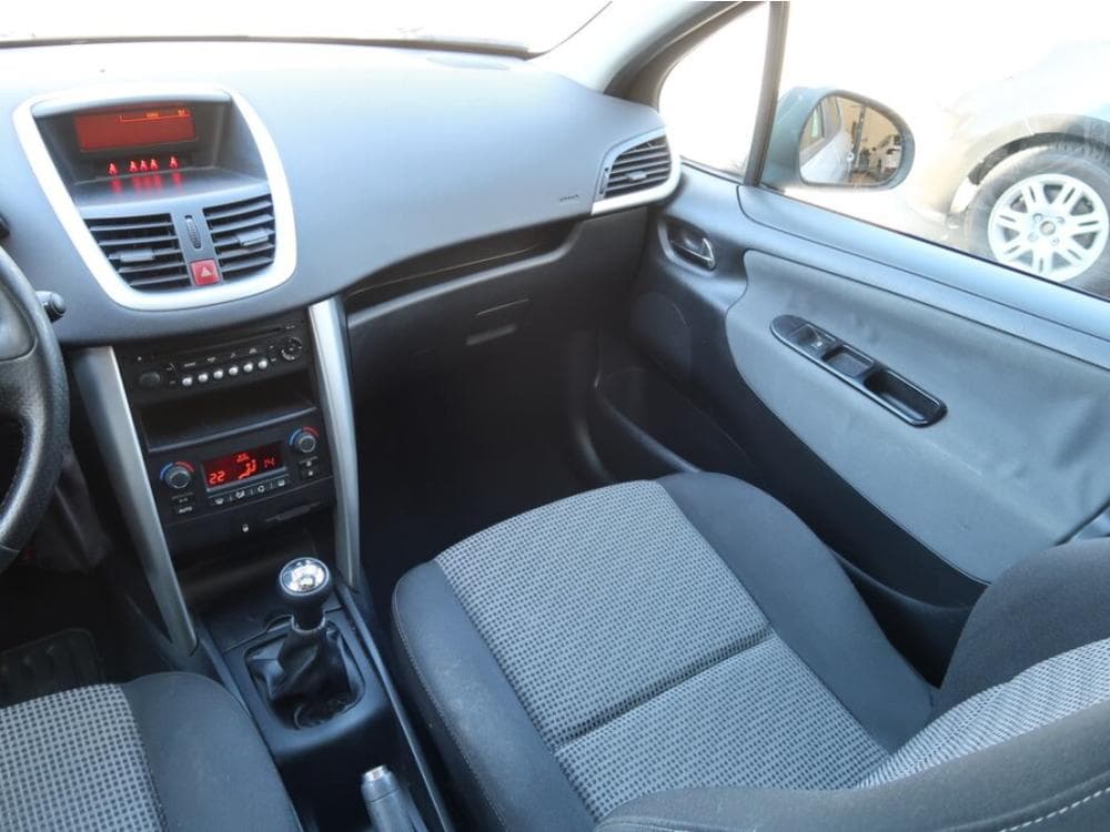 2010 Peugeot 207 - 15