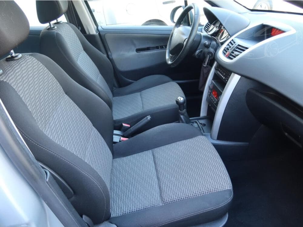 2010 Peugeot 207 - 17