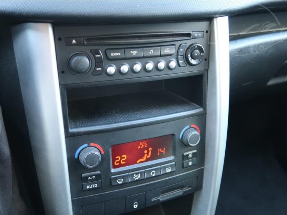 2010 Peugeot 207 - 23