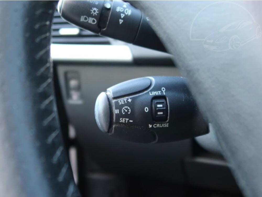 2010 Peugeot 207 - 25