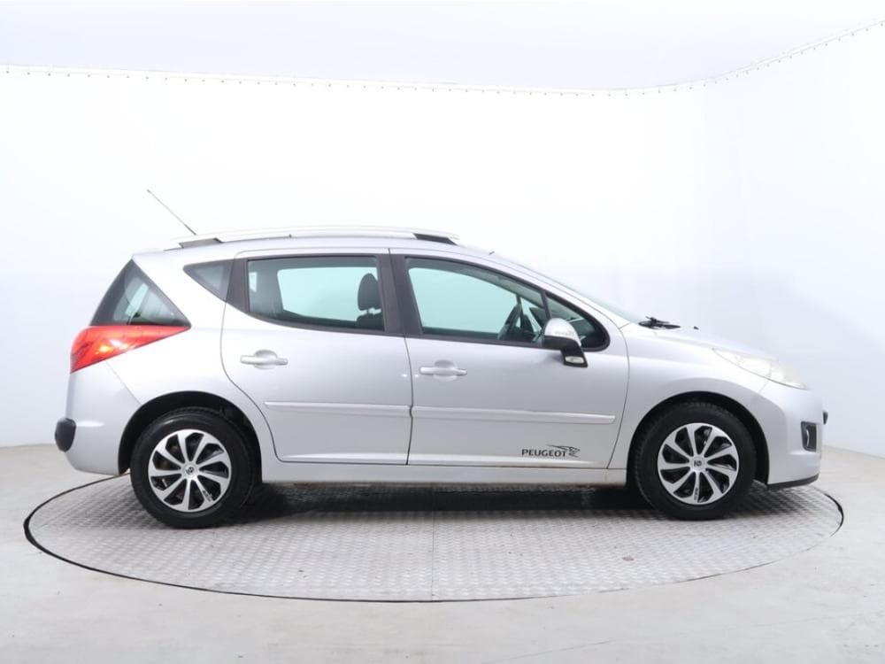 2010 Peugeot 207 - 11