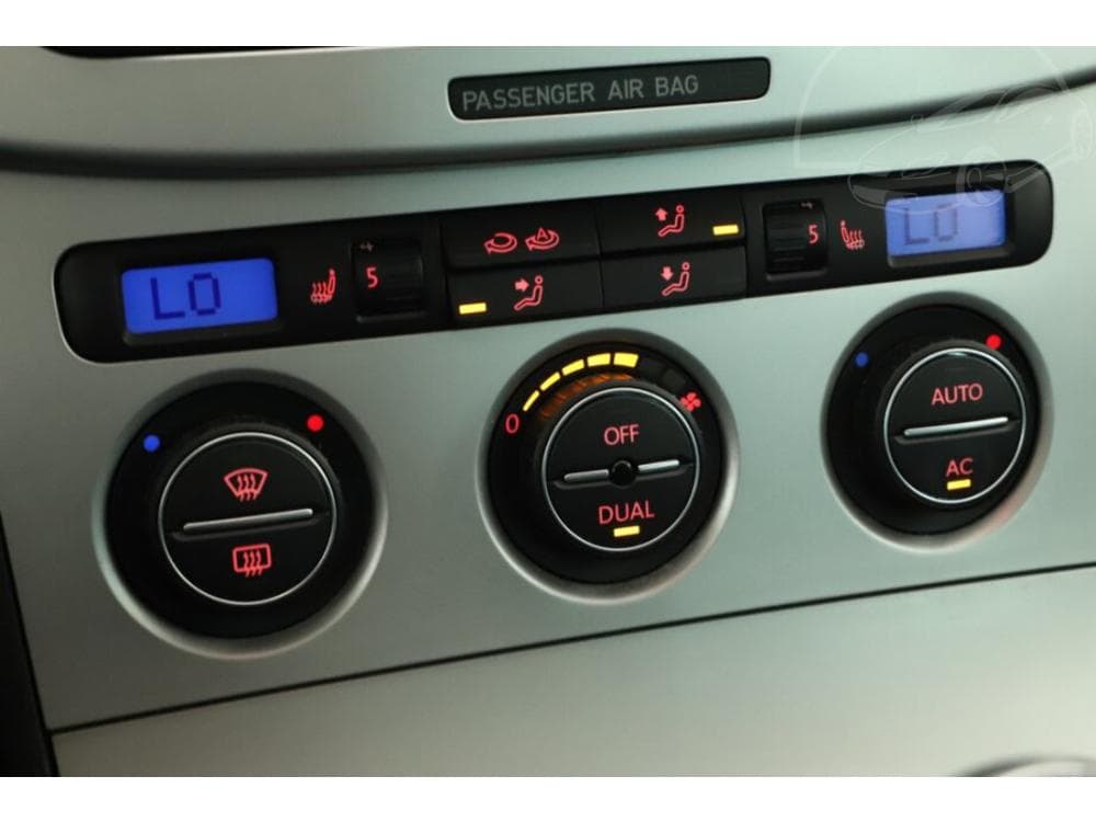 2009 Volkswagen PASSAT - 11