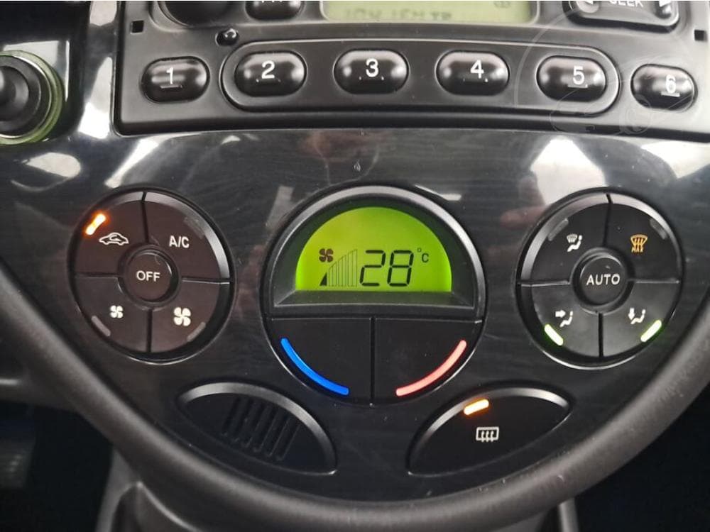 2003 Ford FOCUS - 13