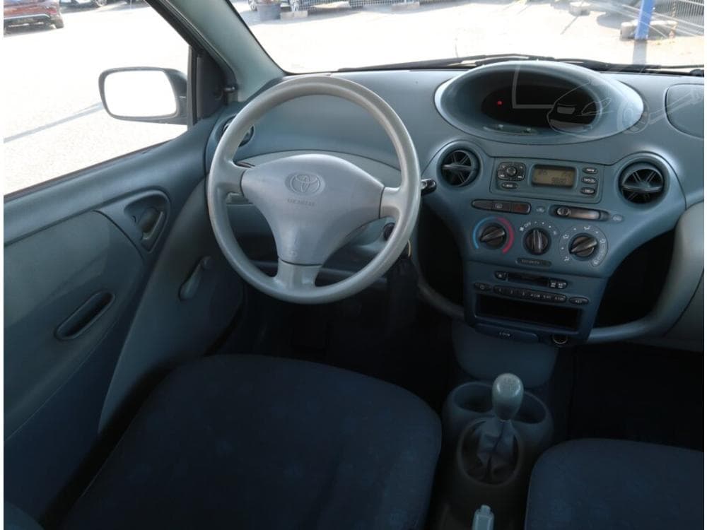 2001 Toyota YARIS - 6