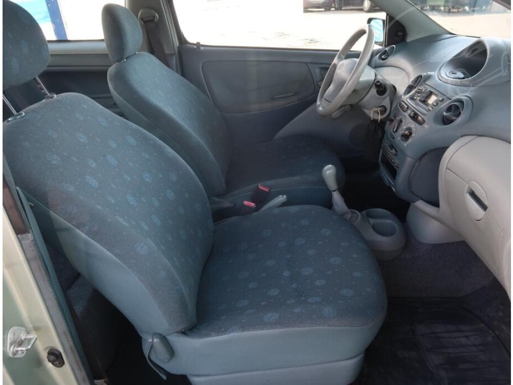 2001 Toyota YARIS - 8