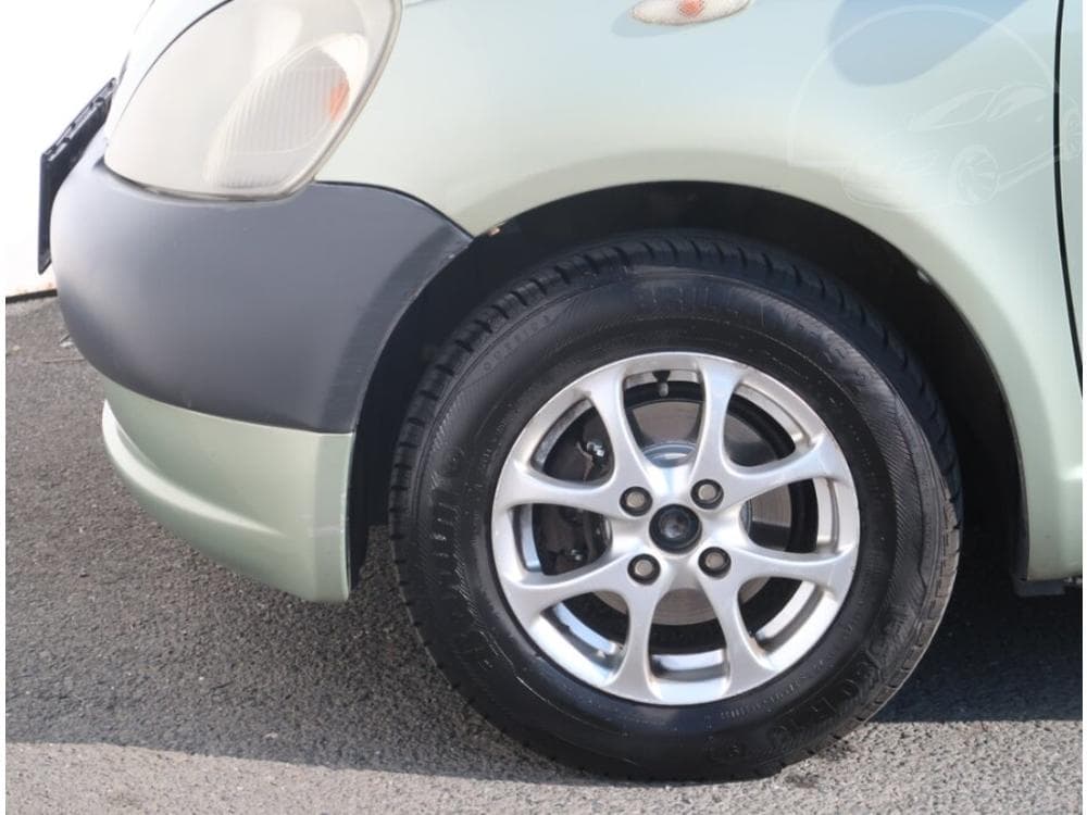 2001 Toyota YARIS - 12