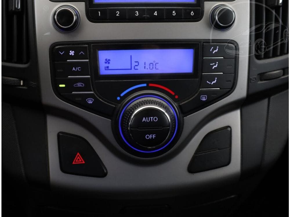 2011 Hyundai i30 - 12