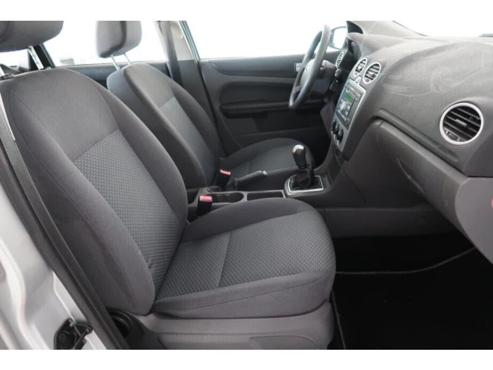 2005 Ford FOCUS - 9