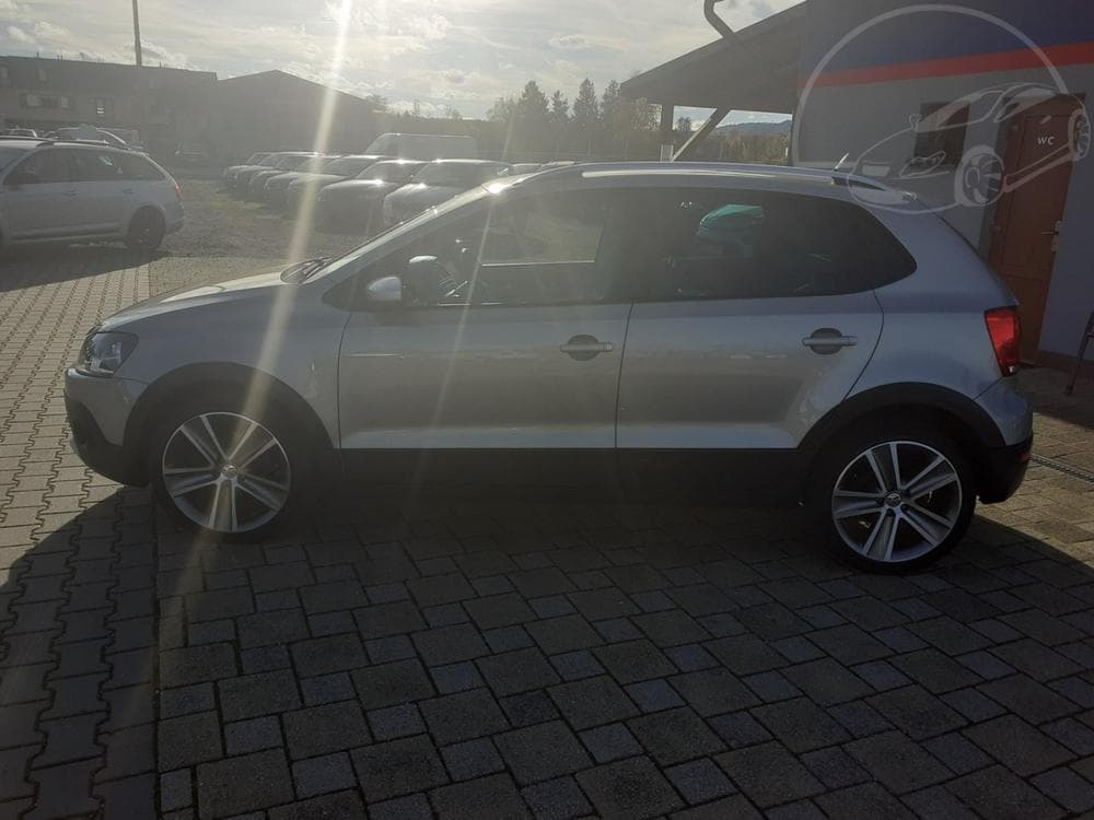 2011 Volkswagen POLO - 6
