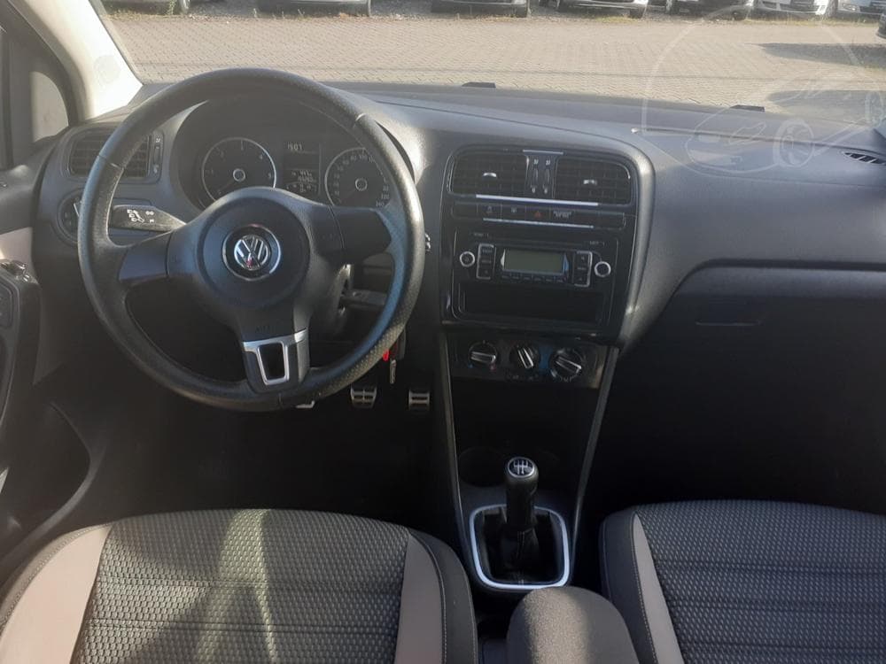 2011 Volkswagen POLO - 7