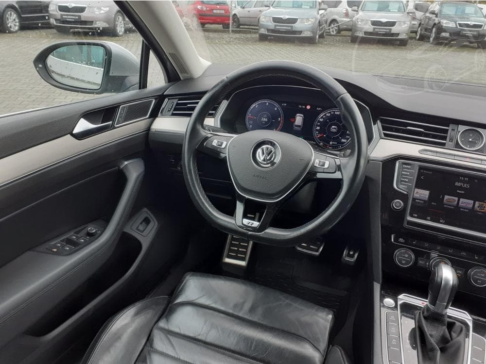 2015 Volkswagen Passat - 8