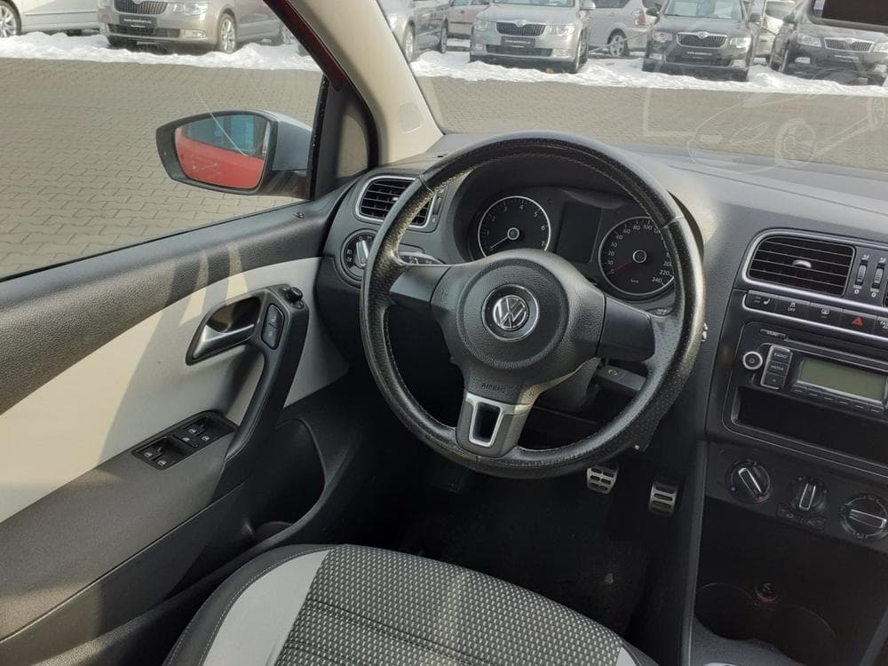 2012 Volkswagen POLO - 8