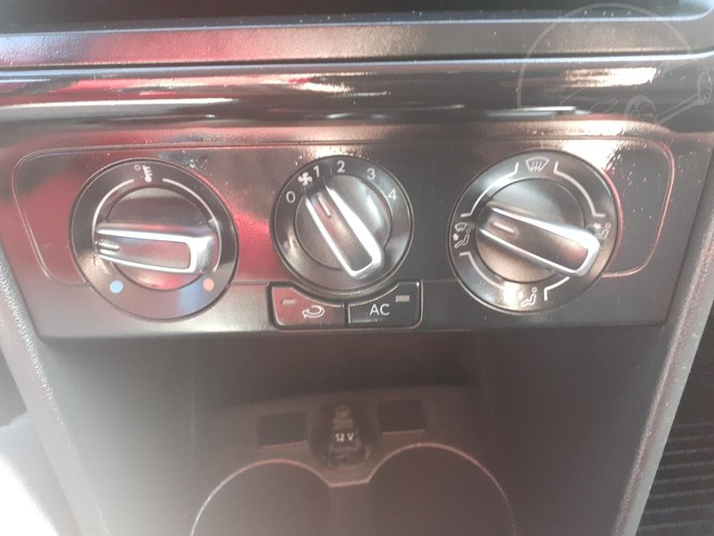 2011 Volkswagen POLO - 9