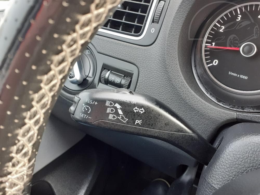 2012 Volkswagen POLO - 9