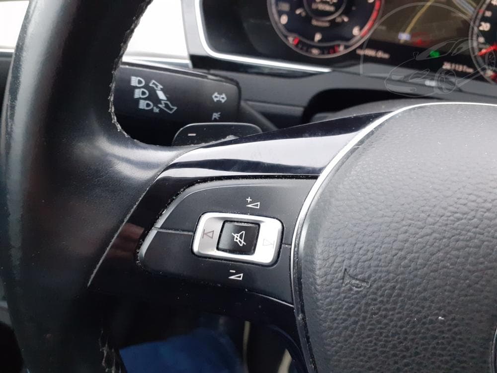 2015 Volkswagen Passat - 11