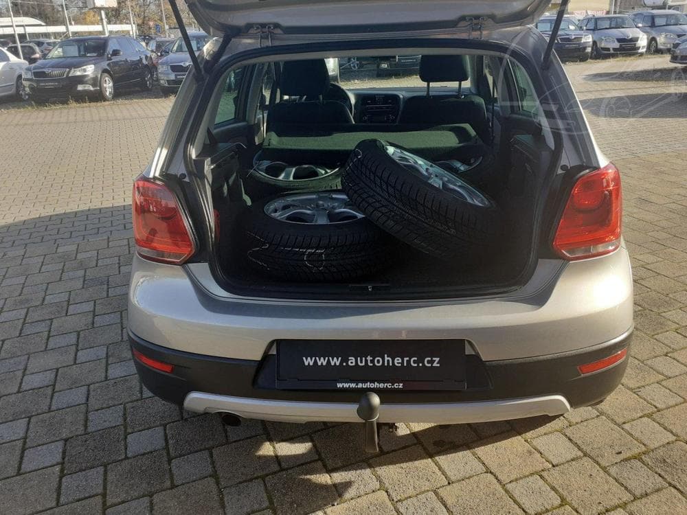 2011 Volkswagen POLO - 12
