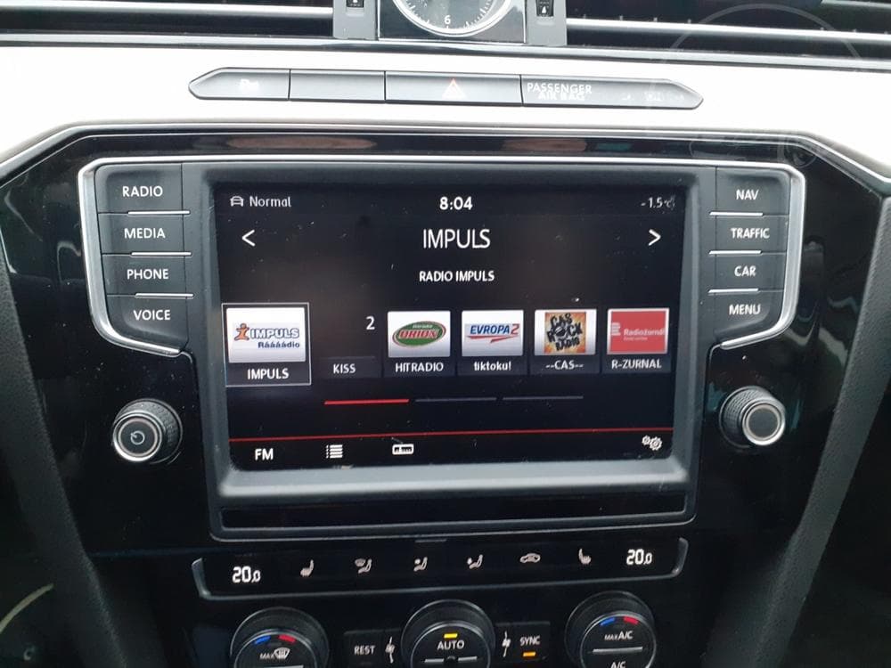 2015 Volkswagen Passat - 12