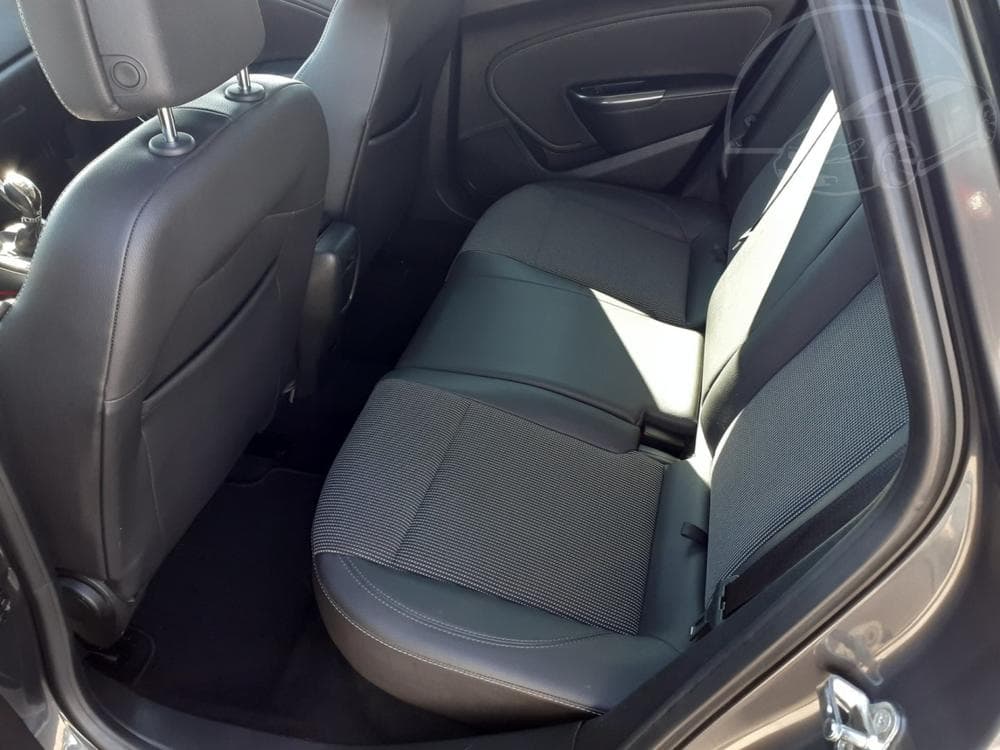 2011 Opel ASTRA - 16