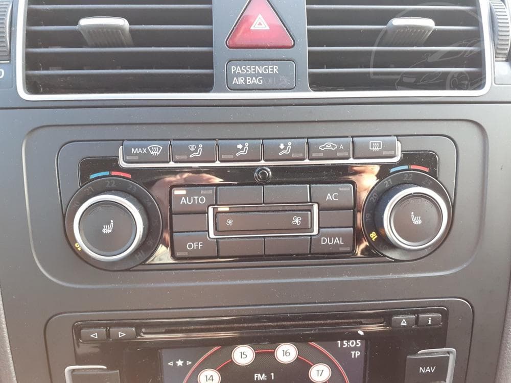 2011 Volkswagen Touran - 17