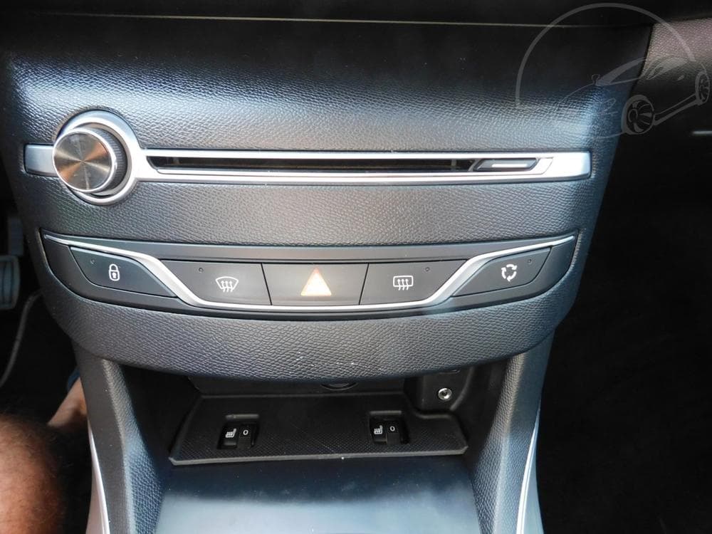 2015 Peugeot 308 - 18