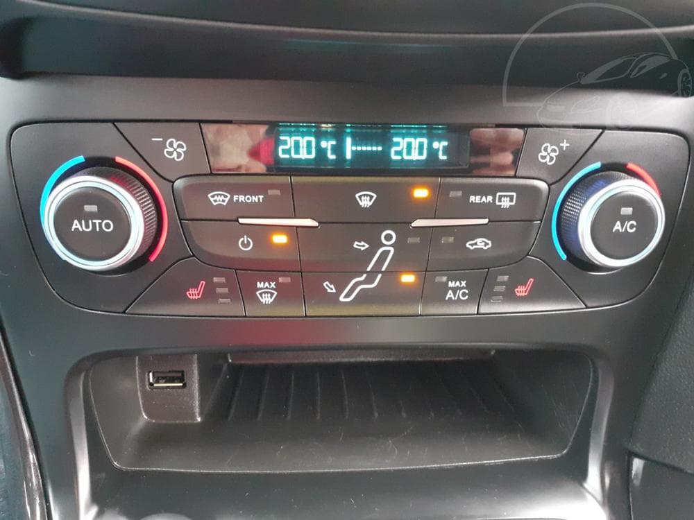 2015 Ford FOCUS - 18