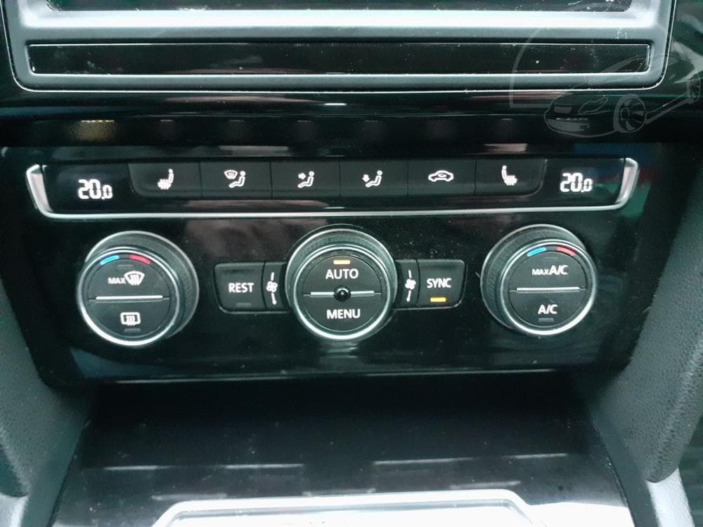 2015 Volkswagen Passat - 18