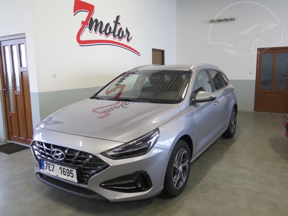 Hyundai i30 1.5T-GDi MHEV,tažné,kamera,nav