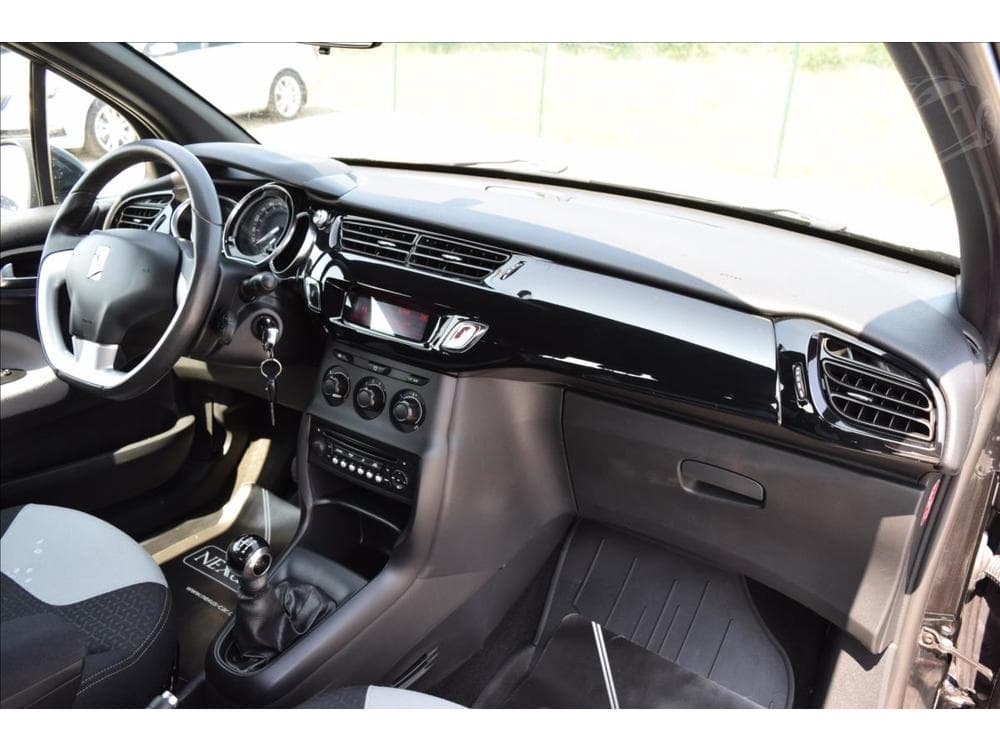 2014 Citroen DS3 - 39