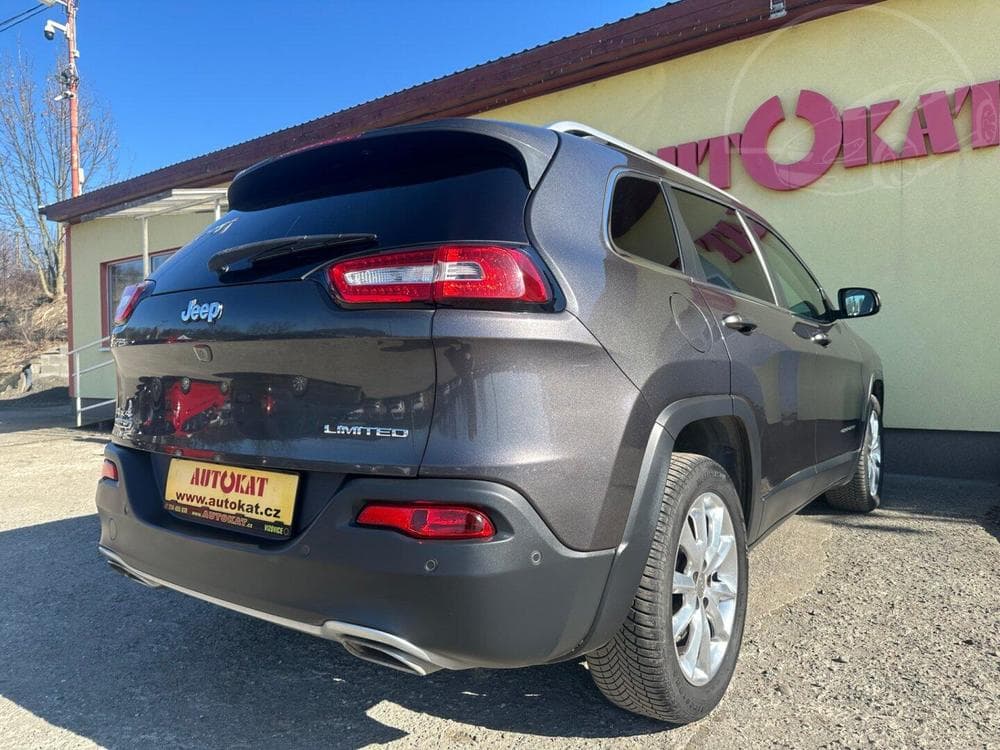 2015 Jeep CHEROKEE - 9