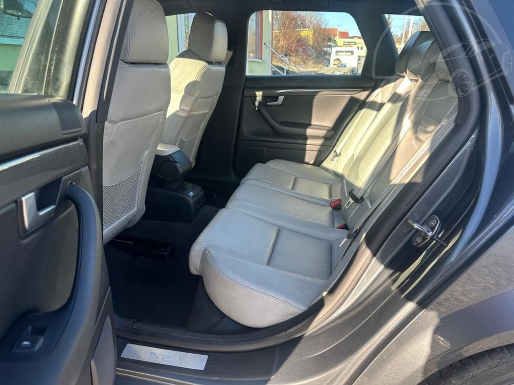 2004 Audi S4 - 37