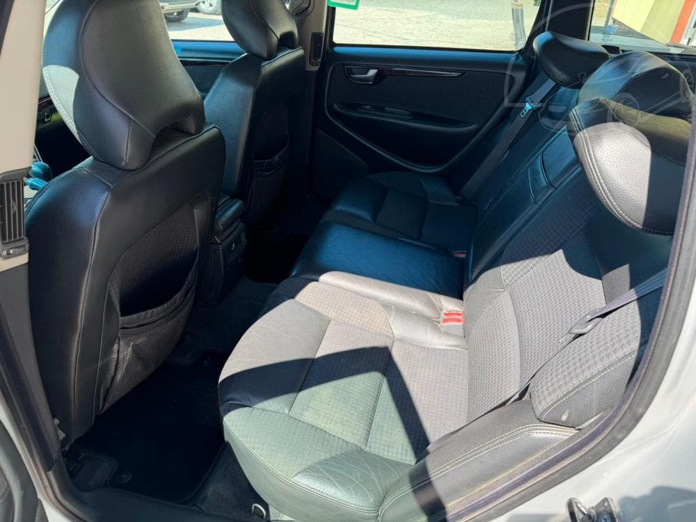 2002 Volvo V70 - 10