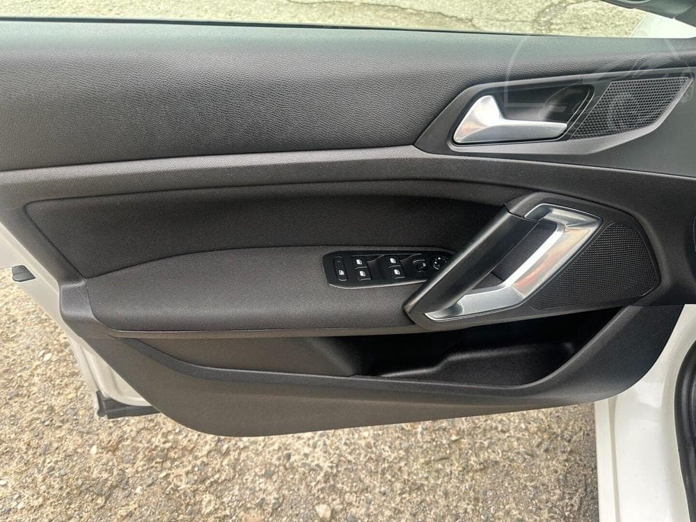 2018 Peugeot 308 - 21