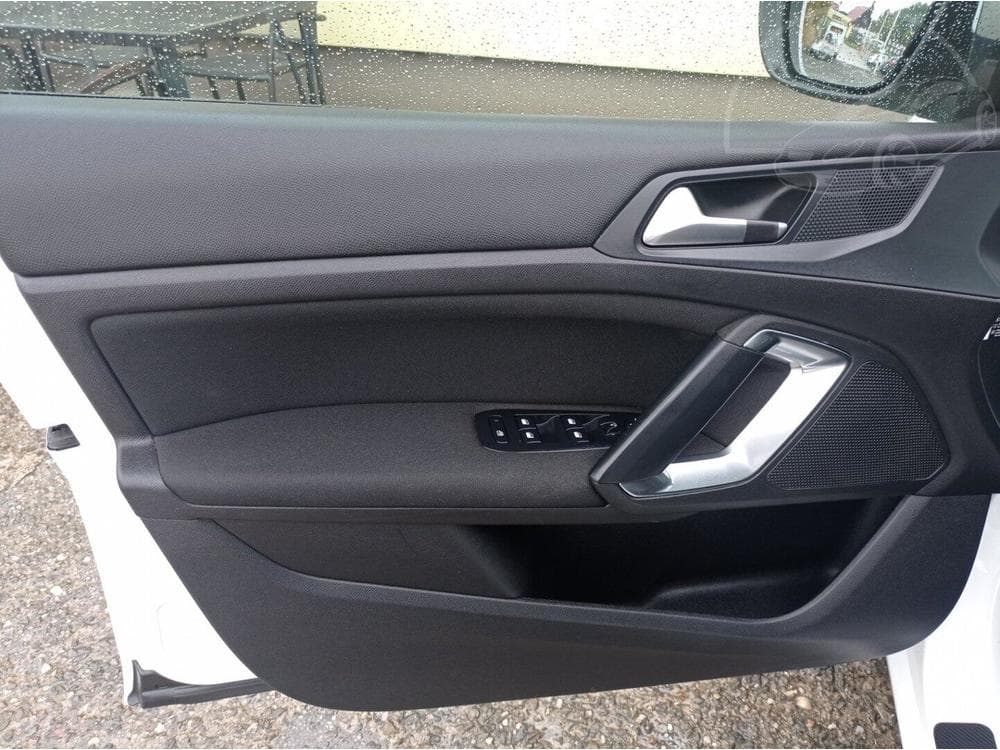 2016 Peugeot 308 - 11