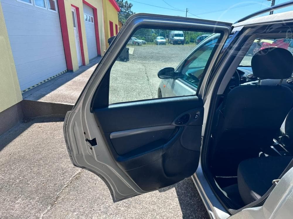 2000 Ford FOCUS - 12