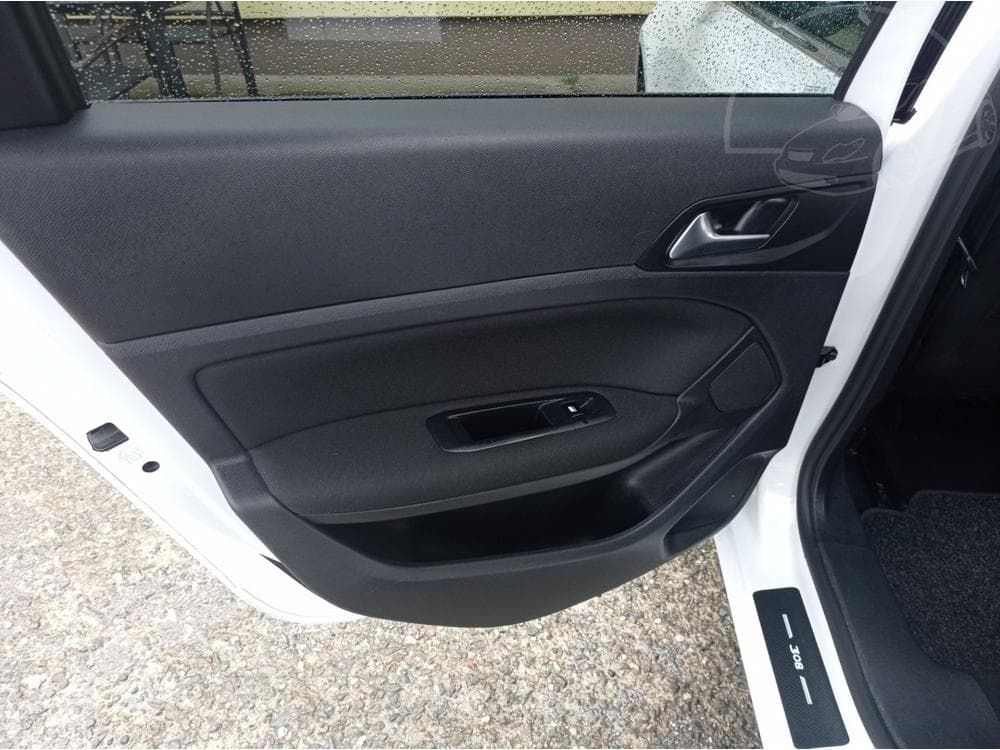 2016 Peugeot 308 - 13