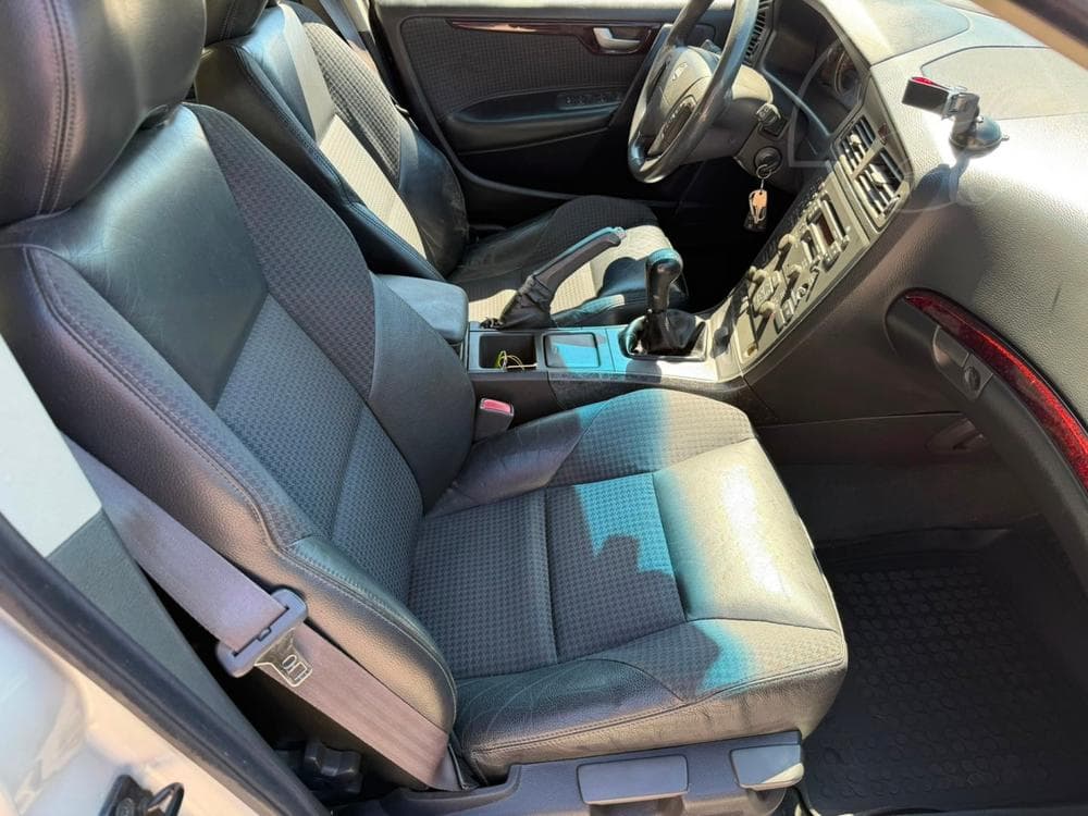 2002 Volvo V70 - 15