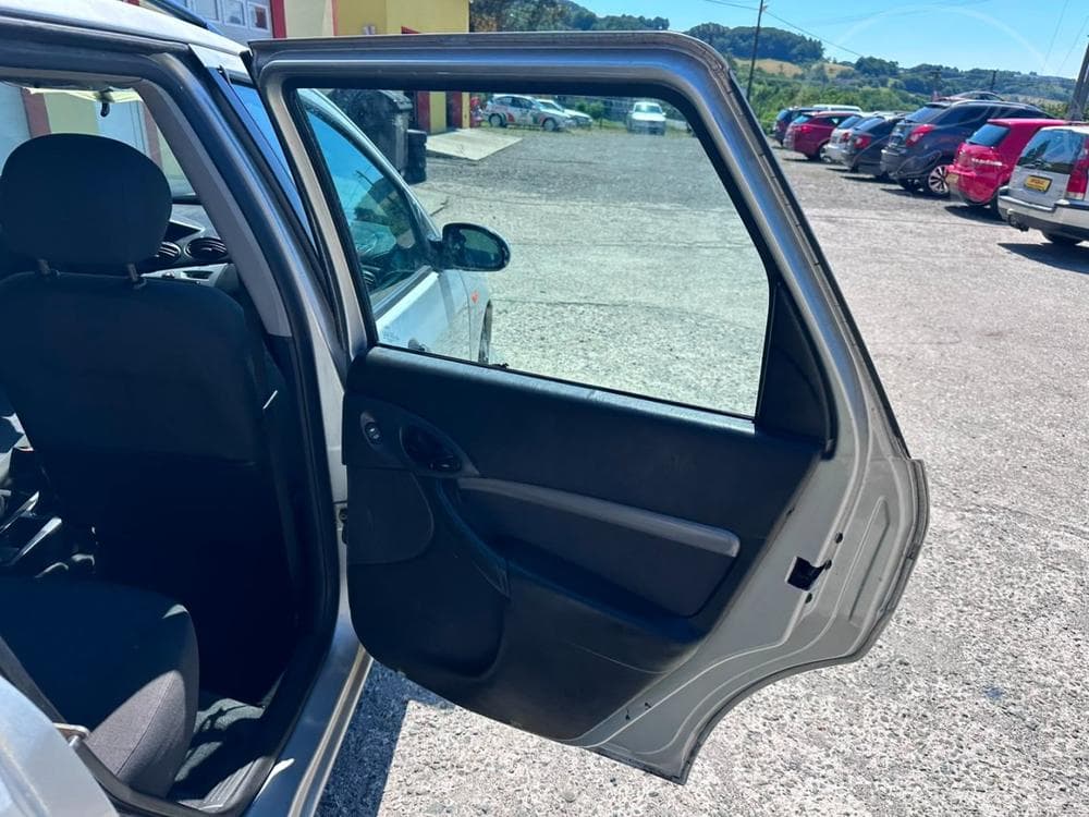 2000 Ford FOCUS - 16
