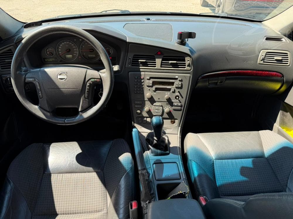 2002 Volvo V70 - 16