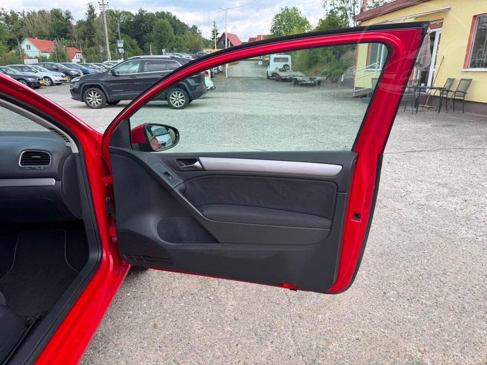 2010 Volkswagen GOLF - 16