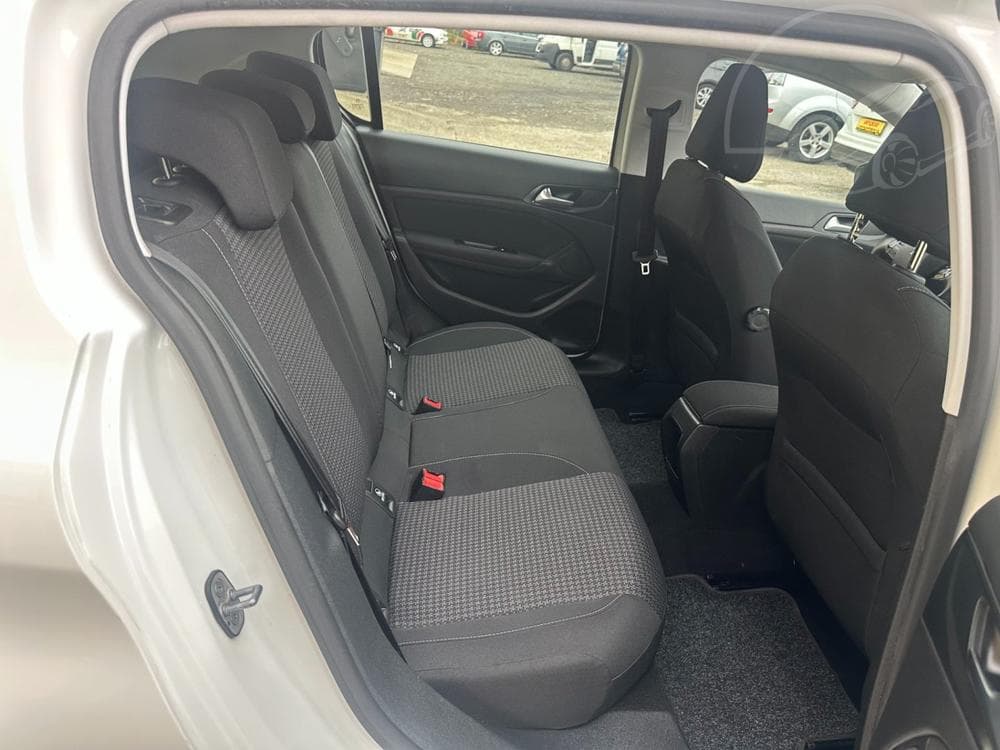 2018 Peugeot 308 - 17