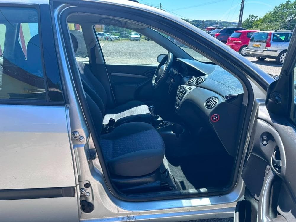 2000 Ford FOCUS - 17